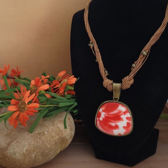 Coldwater Creek 16" Necklace Orange & White Pendant Chunky Retro Fashion Jewelry - Picture 1 of 9